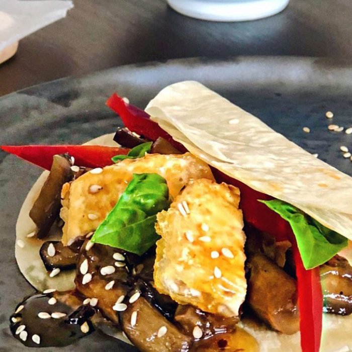 Pato à Pequim vegan: Panquecas com tofu crocante e beringela de pato à Pequim