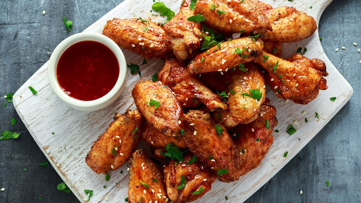 Asas de frango fritas na frigideira