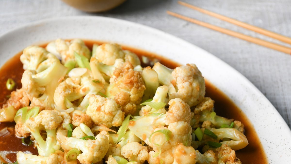 Couve-flor refogada com molho de ostras por Ken Hom