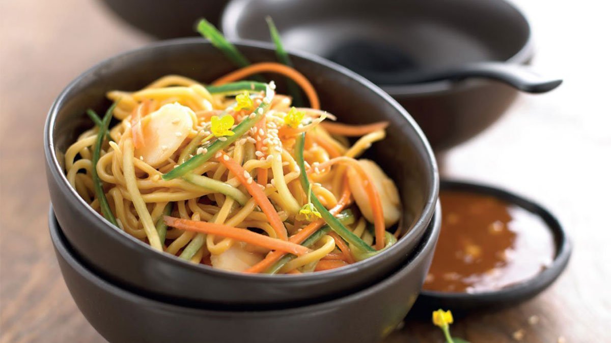 Noodles frios de frango