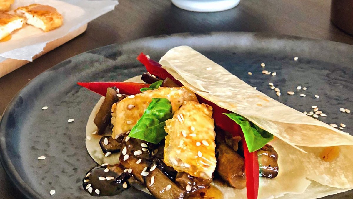 Pato à Pequim vegan: Panquecas com tofu crocante e beringela de pato à Pequim